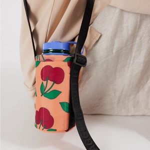 NWT Baggu Puffy Water Bottle Sling- Cherry Print